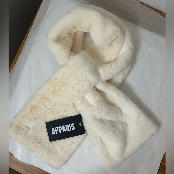 NWT APPARIS IVORY BAMBI SCARF WITH PULL THROUGH CLOSURE - Picture 2 of 8